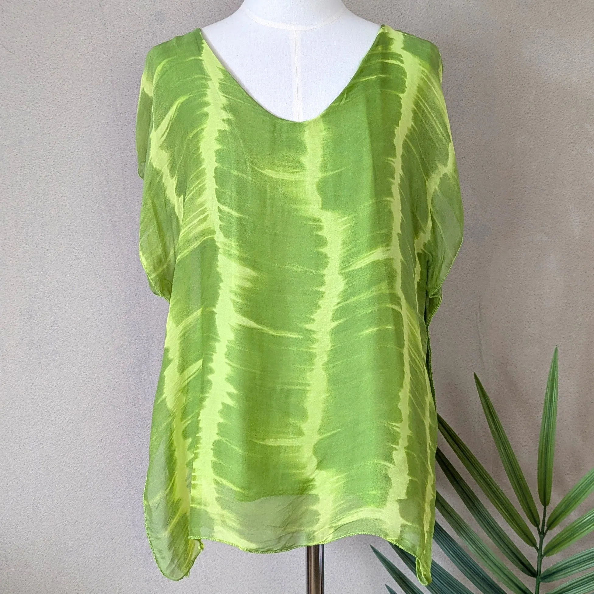 Elegant boxy top with stylish tie dye print (M)