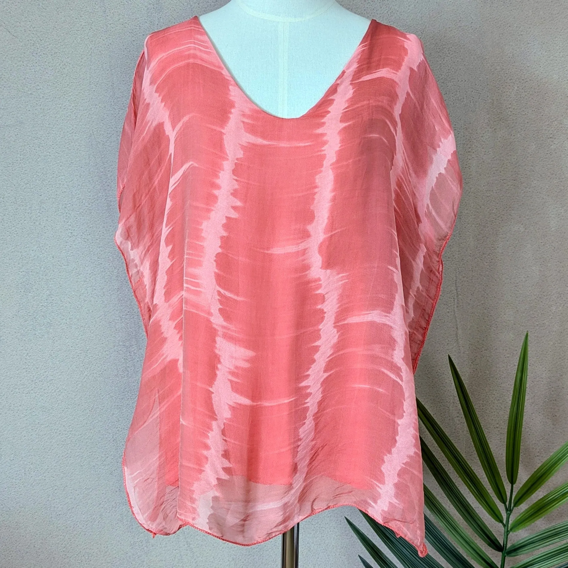 Elegant boxy top with stylish tie dye print (M)