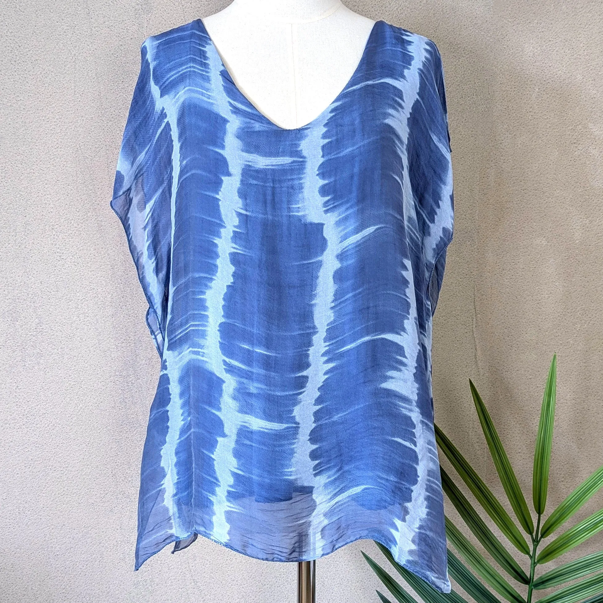 Elegant boxy top with stylish tie dye print (M)